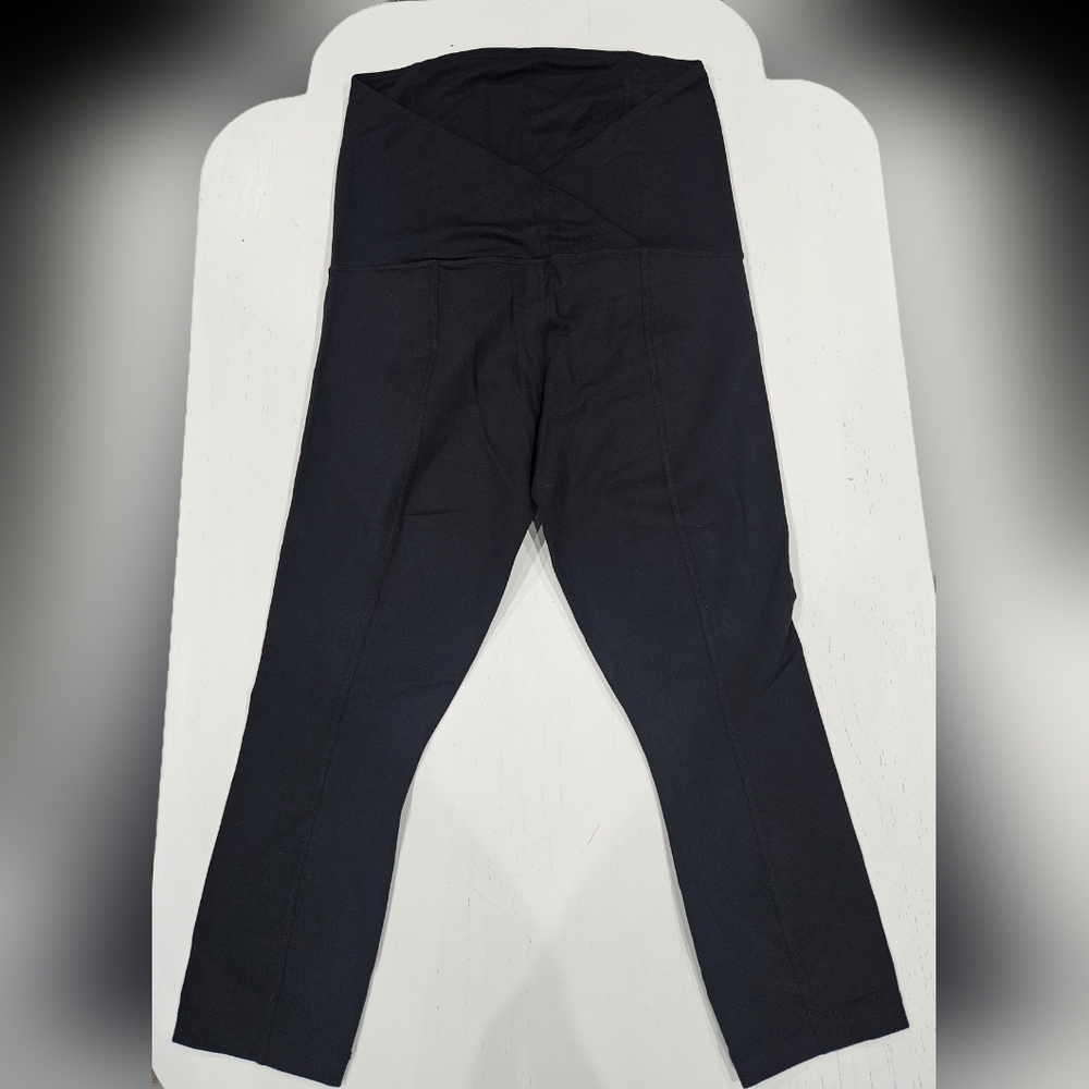 Isabel Maternity by Ingrid & Isabel classic black comfort capri size Medium